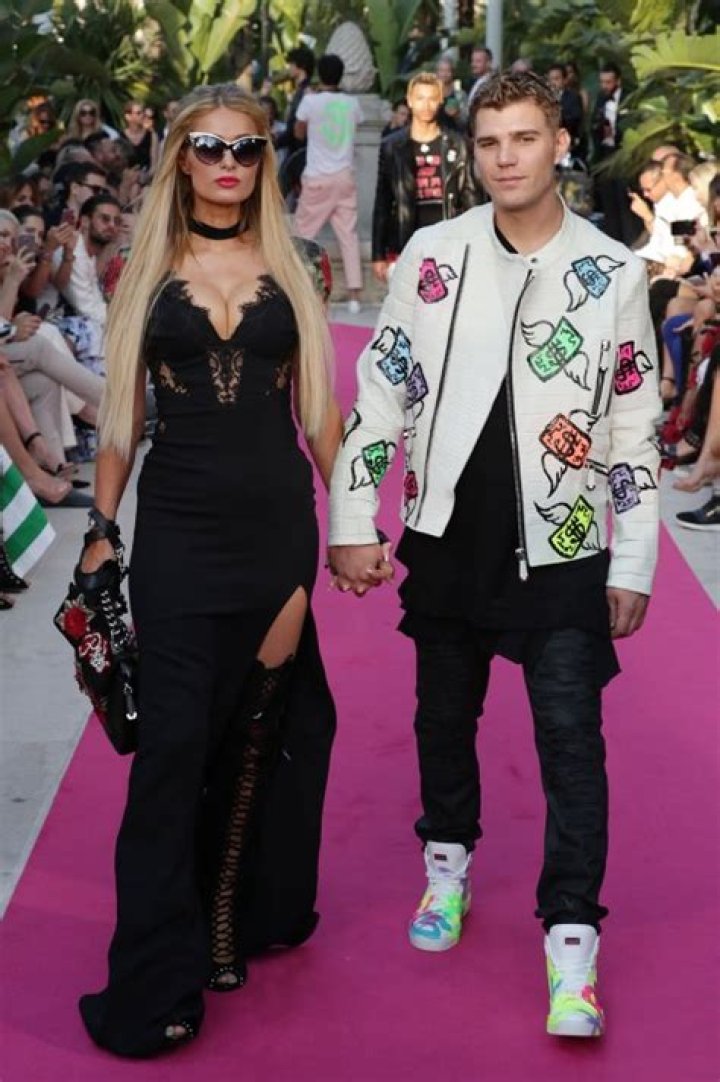 Paris Hilton & Chris Zylka: PICS